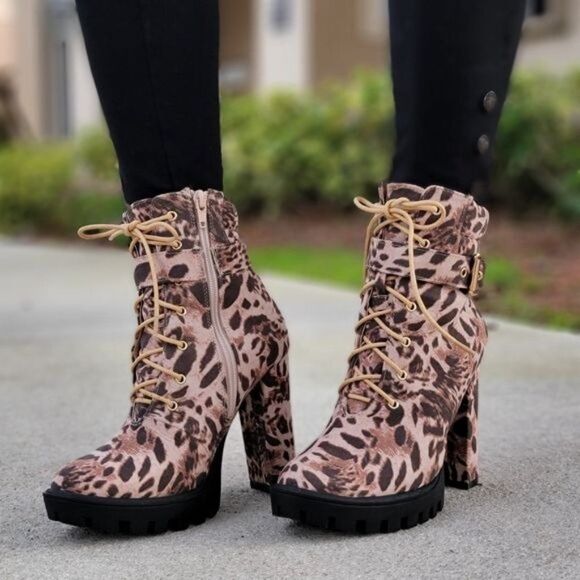 Women's Leopard Lace up Booties Chunky Heels - Picture 3 of 6